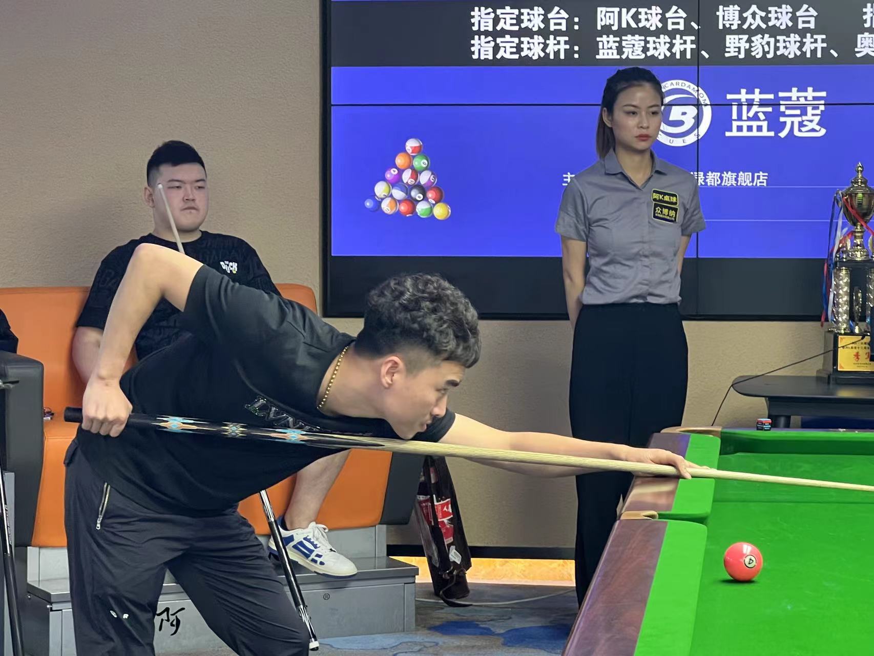 同时也让帽 同时也让帽