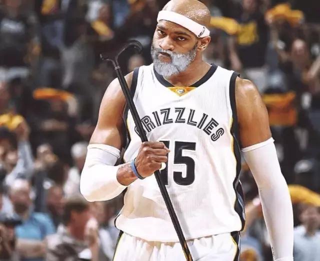 两大名记热议勇士引援：蒙克是更现实目标 赛季前对德罗赞不会有兴趣