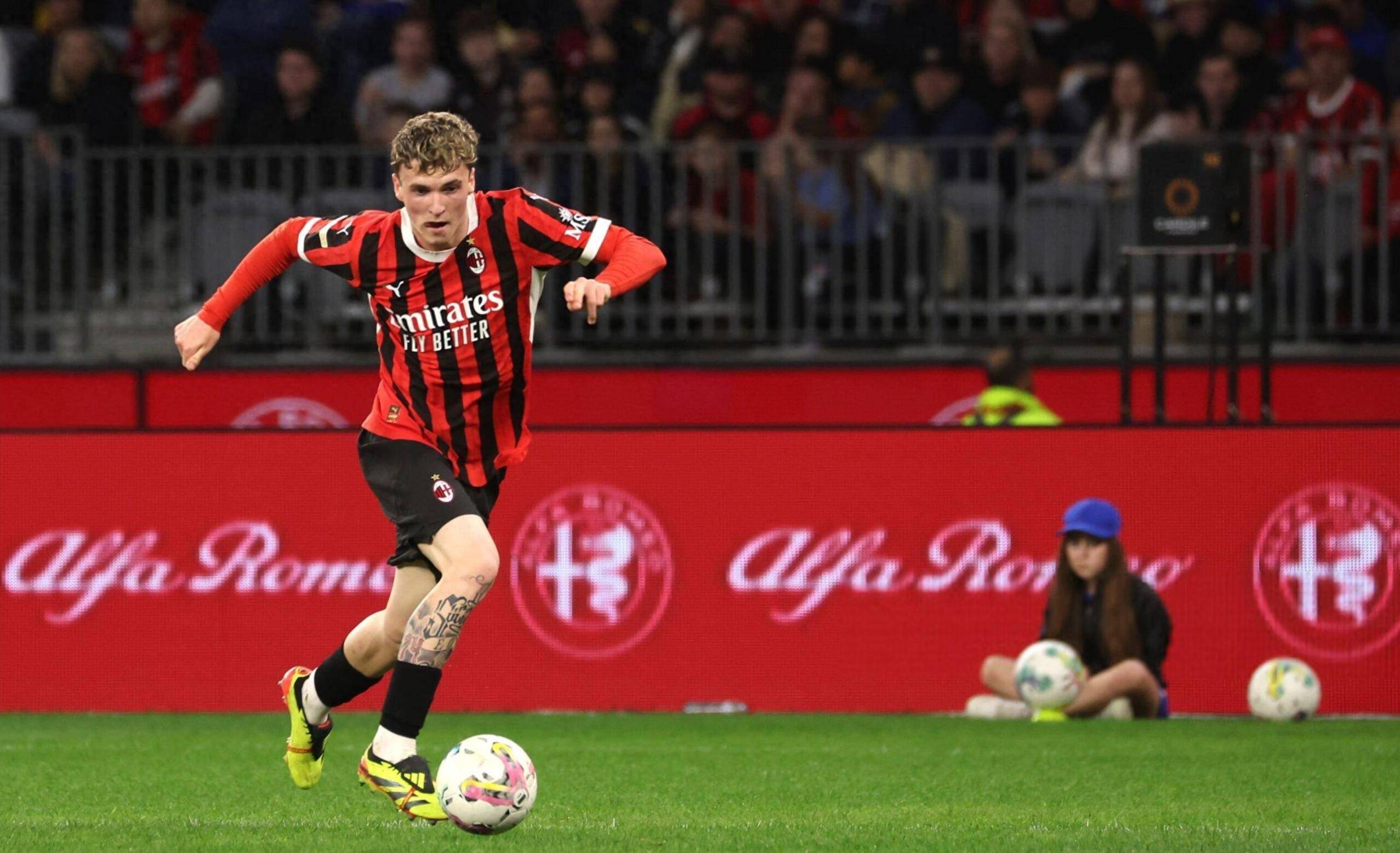 他用第一脚 他用第一脚