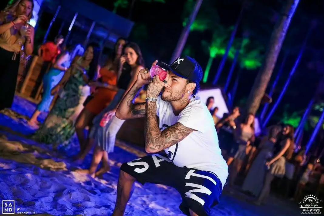 攻守两端缺