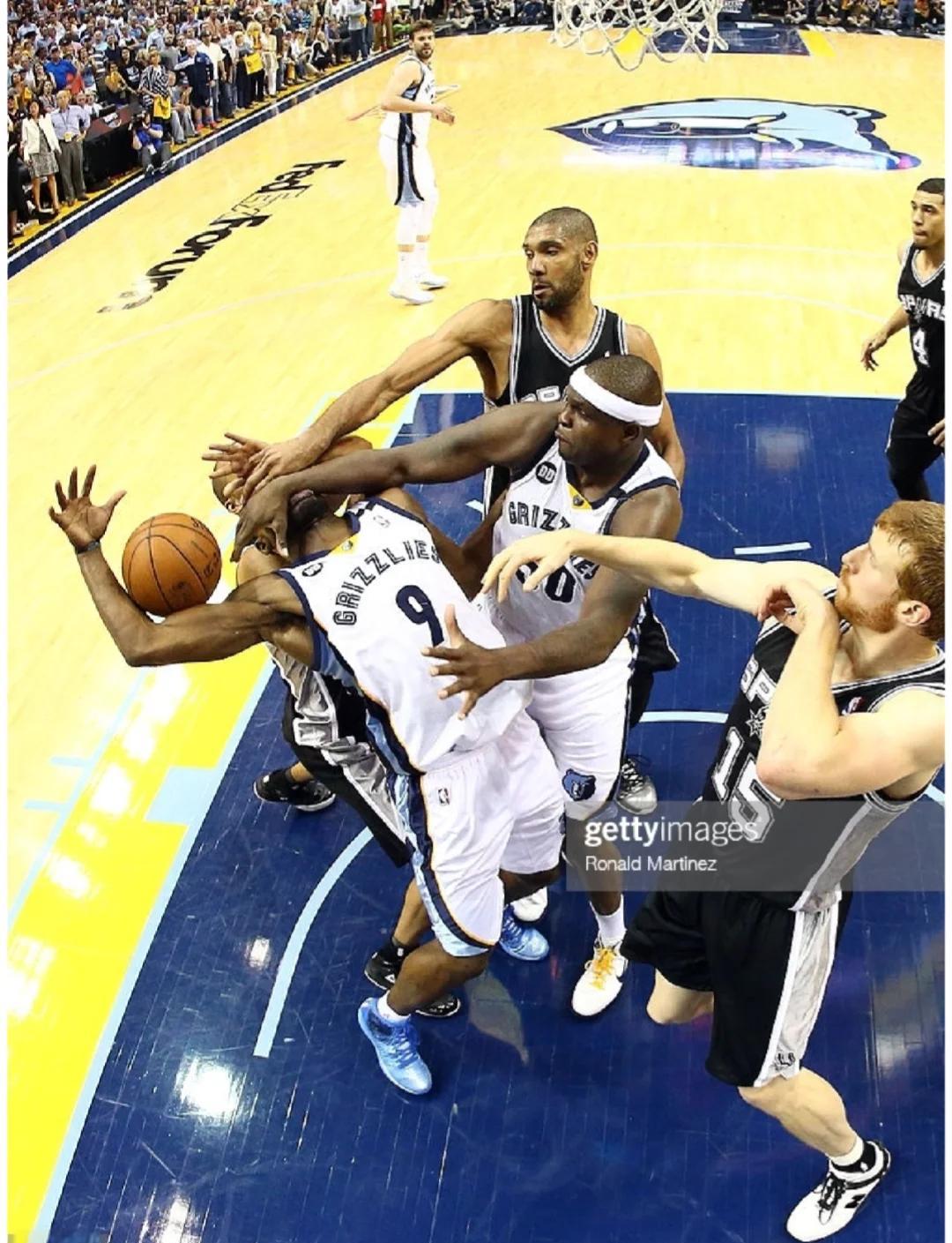 它既是对联